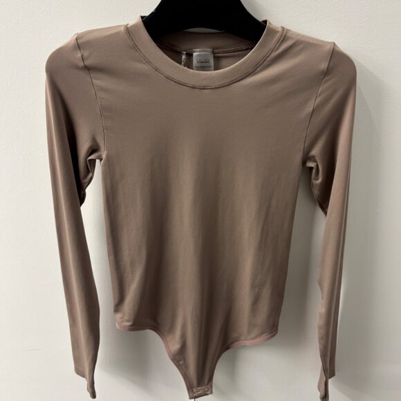 ARITZIA Smooth Seamless Willow Longsleeve Bodysuit - Picture 3 of 4
